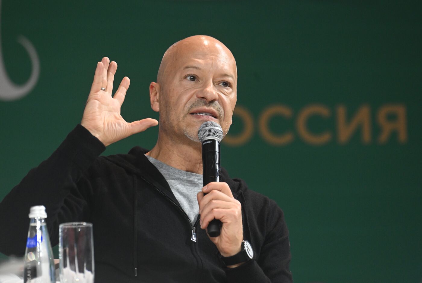 Выставка "Россия". Творческая встреча с режиссером Федором Бондарчуком