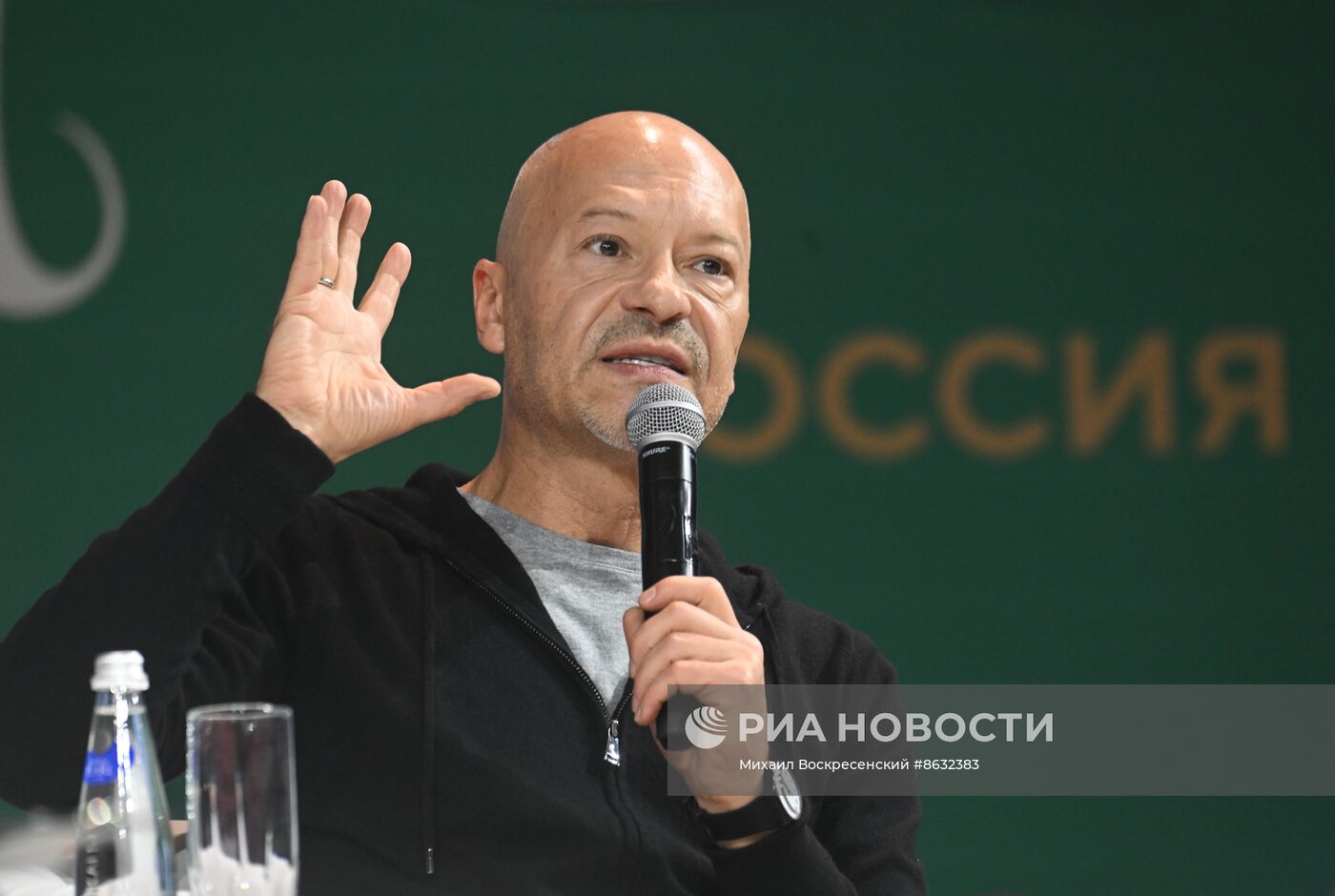 Выставка "Россия". Творческая встреча с режиссером Федором Бондарчуком