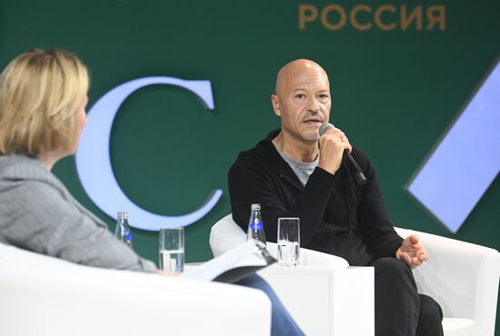 Выставка "Россия". Творческая встреча с режиссером Федором Бондарчуком