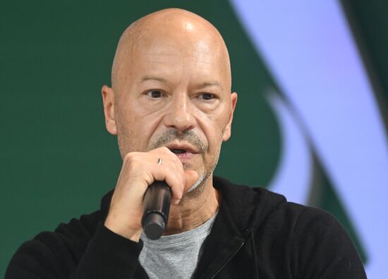 Выставка "Россия". Творческая встреча с режиссером Федором Бондарчуком