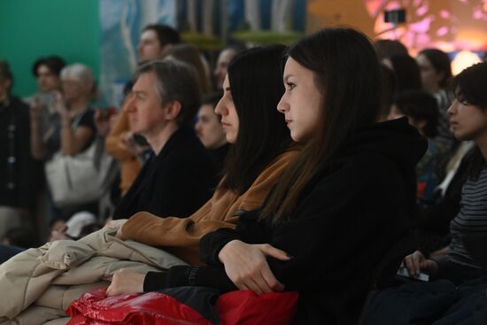 Выставка "Россия". Творческая встреча с режиссером Федором Бондарчуком