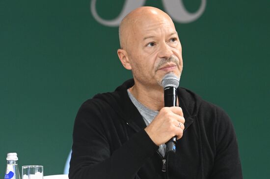 Выставка "Россия". Творческая встреча с режиссером Федором Бондарчуком