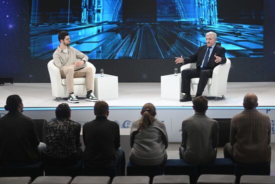 Выставка "Россия". Звездная гостиная. Субботняя встреча с космонавтом