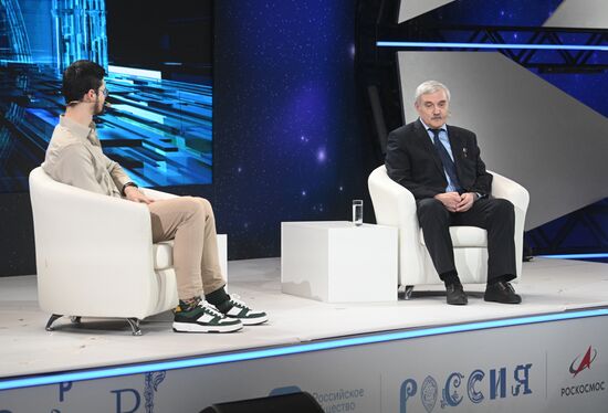 Выставка "Россия". Звездная гостиная. Субботняя встреча с космонавтом