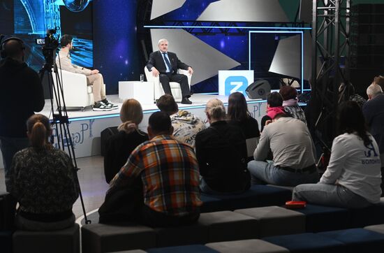 Выставка "Россия". Звездная гостиная. Субботняя встреча с космонавтом