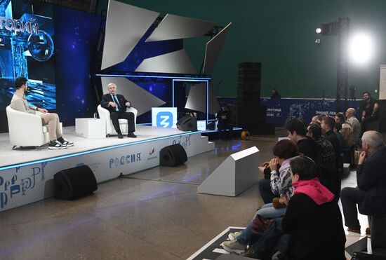 Выставка "Россия". Звездная гостиная. Субботняя встреча с космонавтом