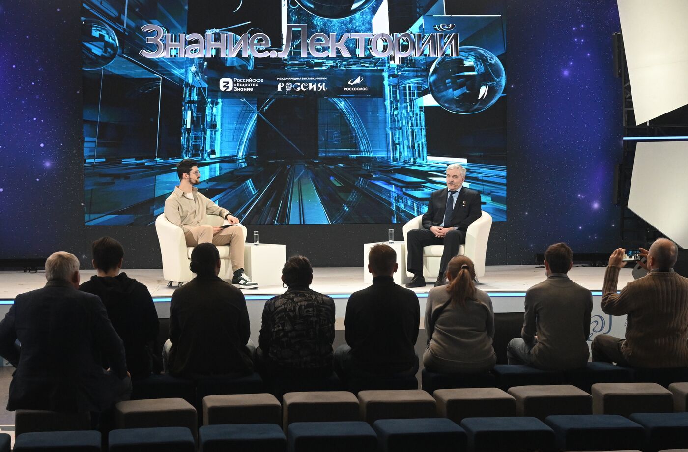 Выставка "Россия". Звездная гостиная. Субботняя встреча с космонавтом