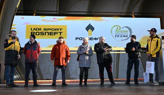 Выставка "Россия". Розыгрыш автомобиля Lada Granta от компании "Роснефть" и гоночной команды Lada Sport Rosneft