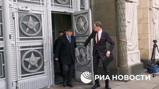 Выход посла Германии из здания МИД России