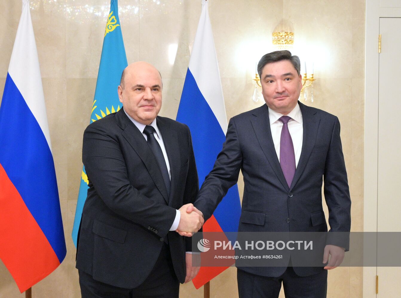 Премьер-министр РФ М. Мишустин встретился с премьер-министром Казахстана О. Бектеновым