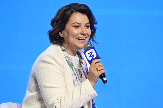 Выставка "Россия". Сессия-открытие просветительского онлайн-проекта "Женщины"