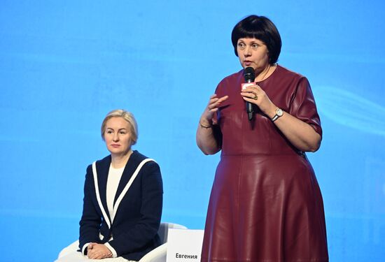 Выставка "Россия". Сессия-открытие просветительского онлайн-проекта "Женщины"