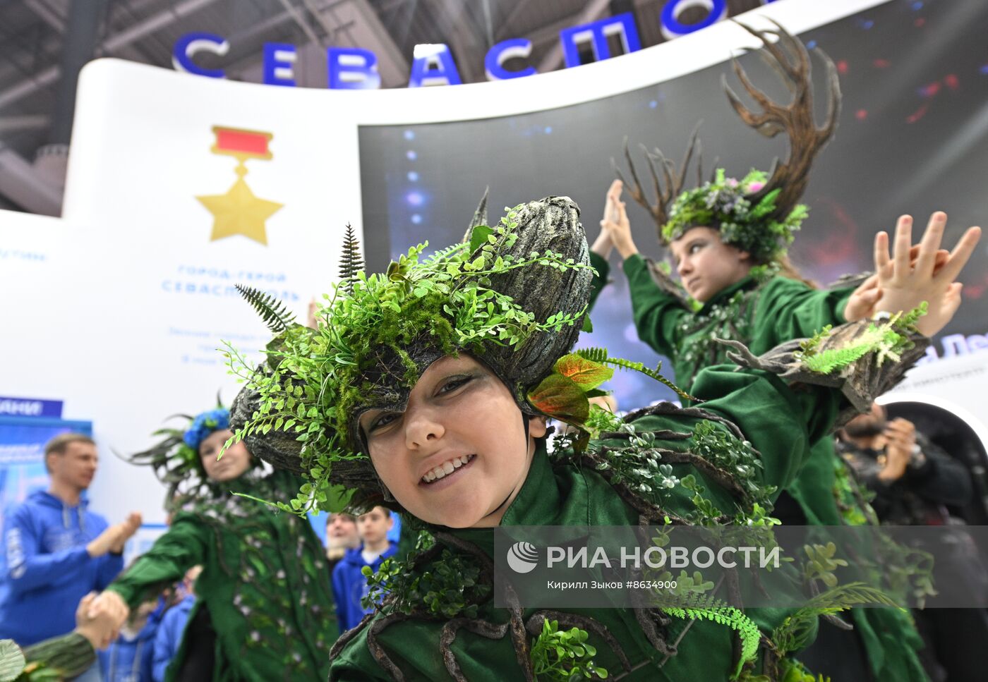 Выставка "Россия". Открытие экспозиции к десятой годовщине Русской весны на стенде Севастополя