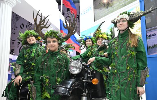 Выставка "Россия". Открытие экспозиции к десятой годовщине Русской весны на стенде Севастополя