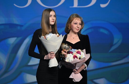 Выставка "Россия". Торжественная церемония награждения лауреатов премии "По зову женского сердца"