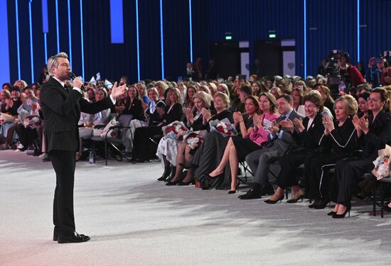 Выставка "Россия". Торжественная церемония награждения лауреатов премии "По зову женского сердца"