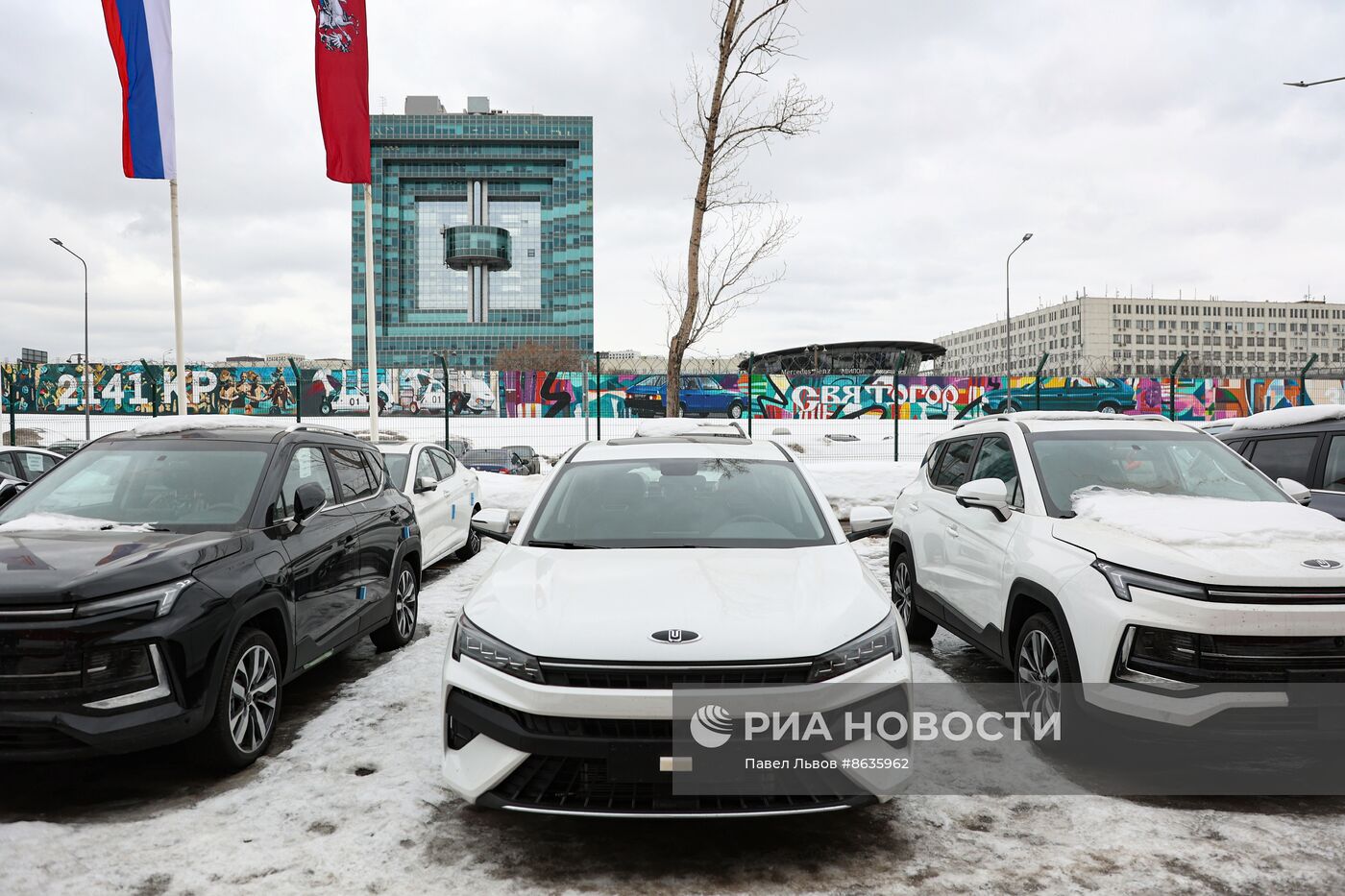 Производство автомобилей на заводе "Москвич"