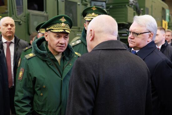 Министр обороны России С. Шойгу проверил выполнение госзаказа на предприятиях концерна "Алмаз-Антей"