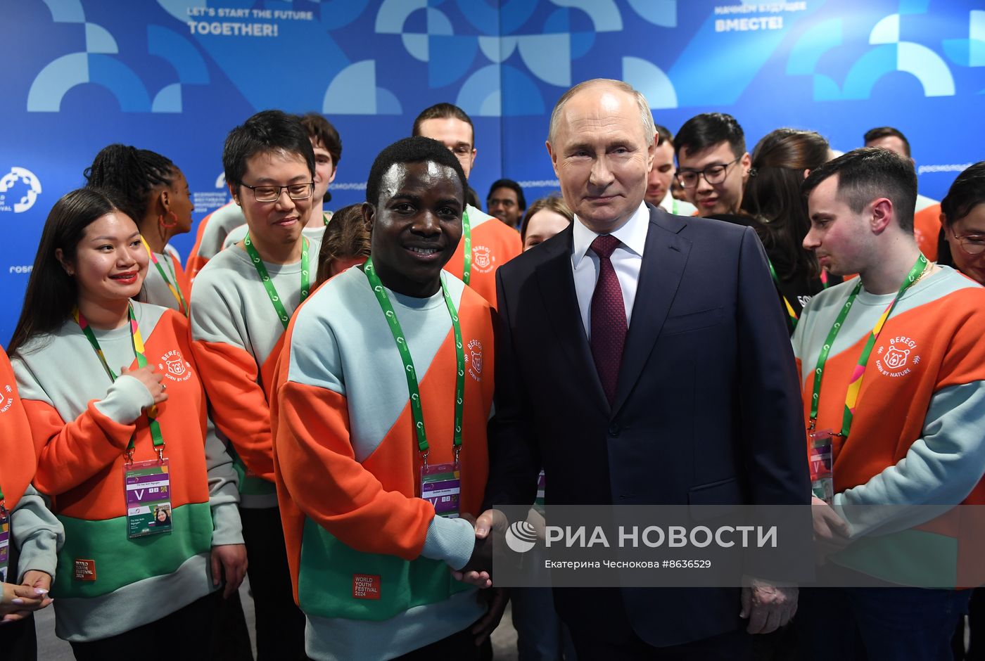 Президент РФ В. Путин посетил Всемирный фестиваль молодежи
