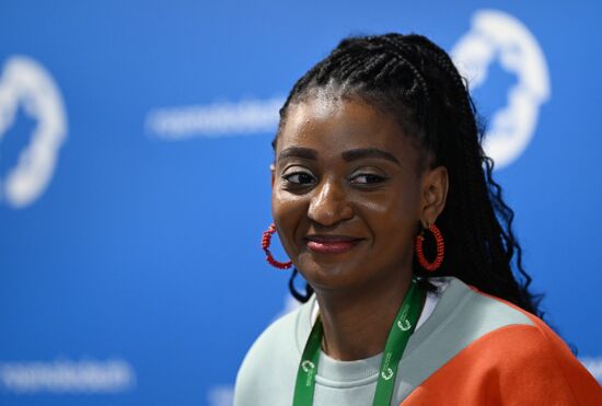 Президент РФ В. Путин посетил Всемирный фестиваль молодежи