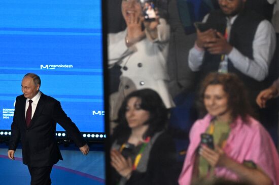 Президент РФ В. Путин посетил Всемирный фестиваль молодежи