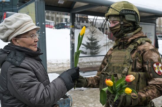 Поздравление женщин с наступающим 8 марта