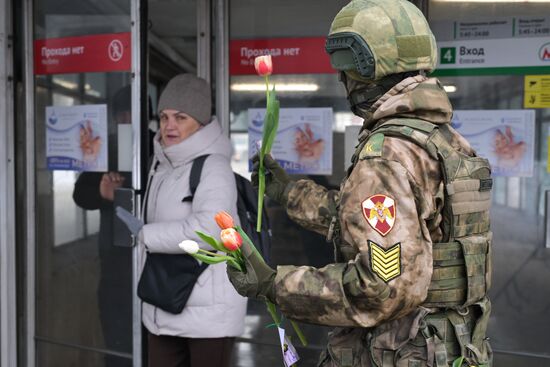 Поздравление женщин с наступающим 8 марта