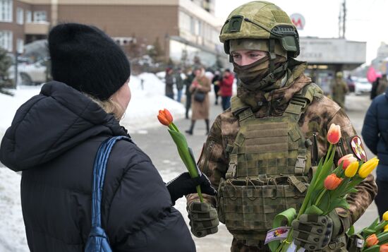 Поздравление женщин с наступающим 8 марта