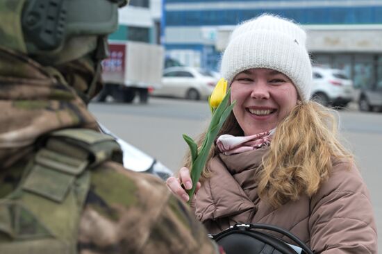 Поздравление женщин с наступающим 8 марта