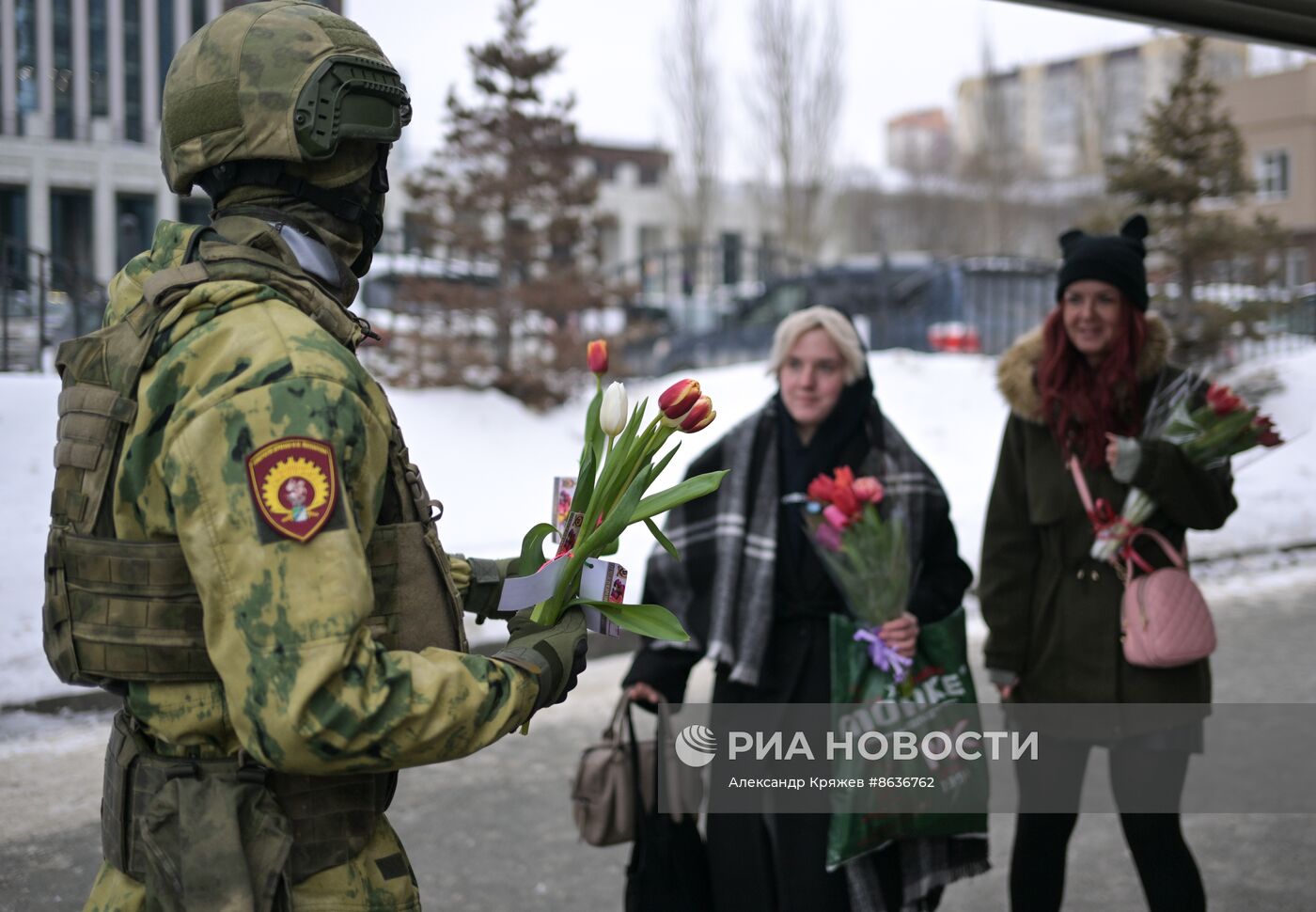 Поздравление женщин с наступающим 8 марта