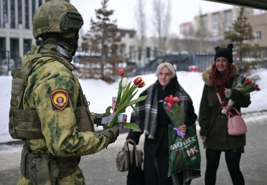 Поздравление женщин с наступающим 8 марта