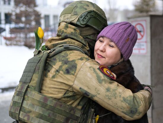 Поздравление женщин с наступающим 8 марта