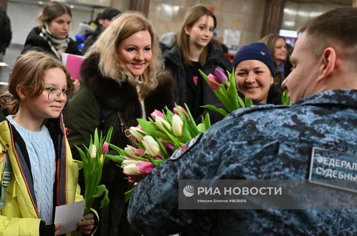 Поздравление женщин с наступающим 8 марта