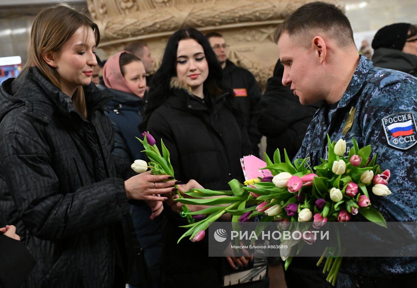 Поздравление женщин с наступающим 8 марта