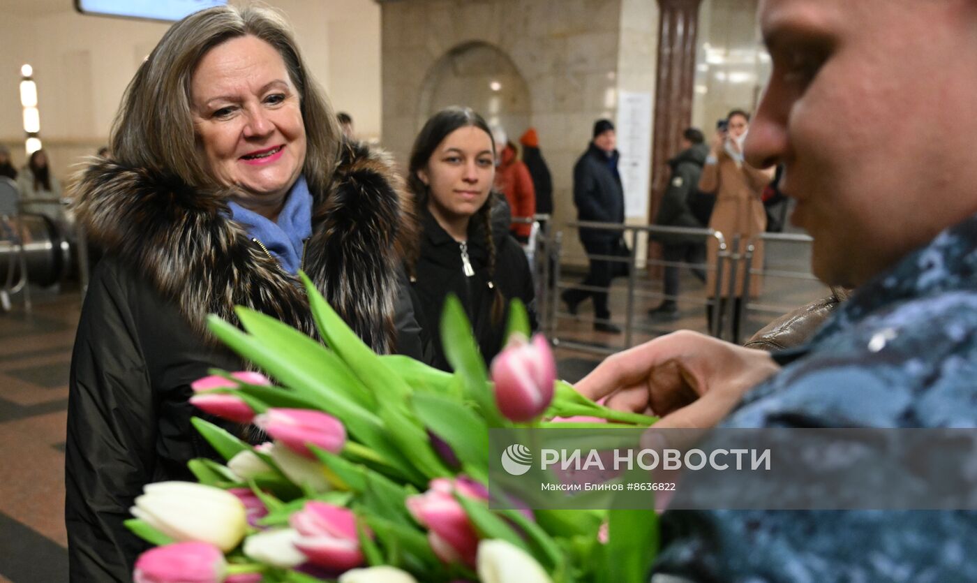 Поздравление женщин с наступающим 8 марта