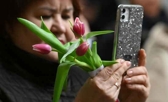 Поздравление женщин с наступающим 8 марта