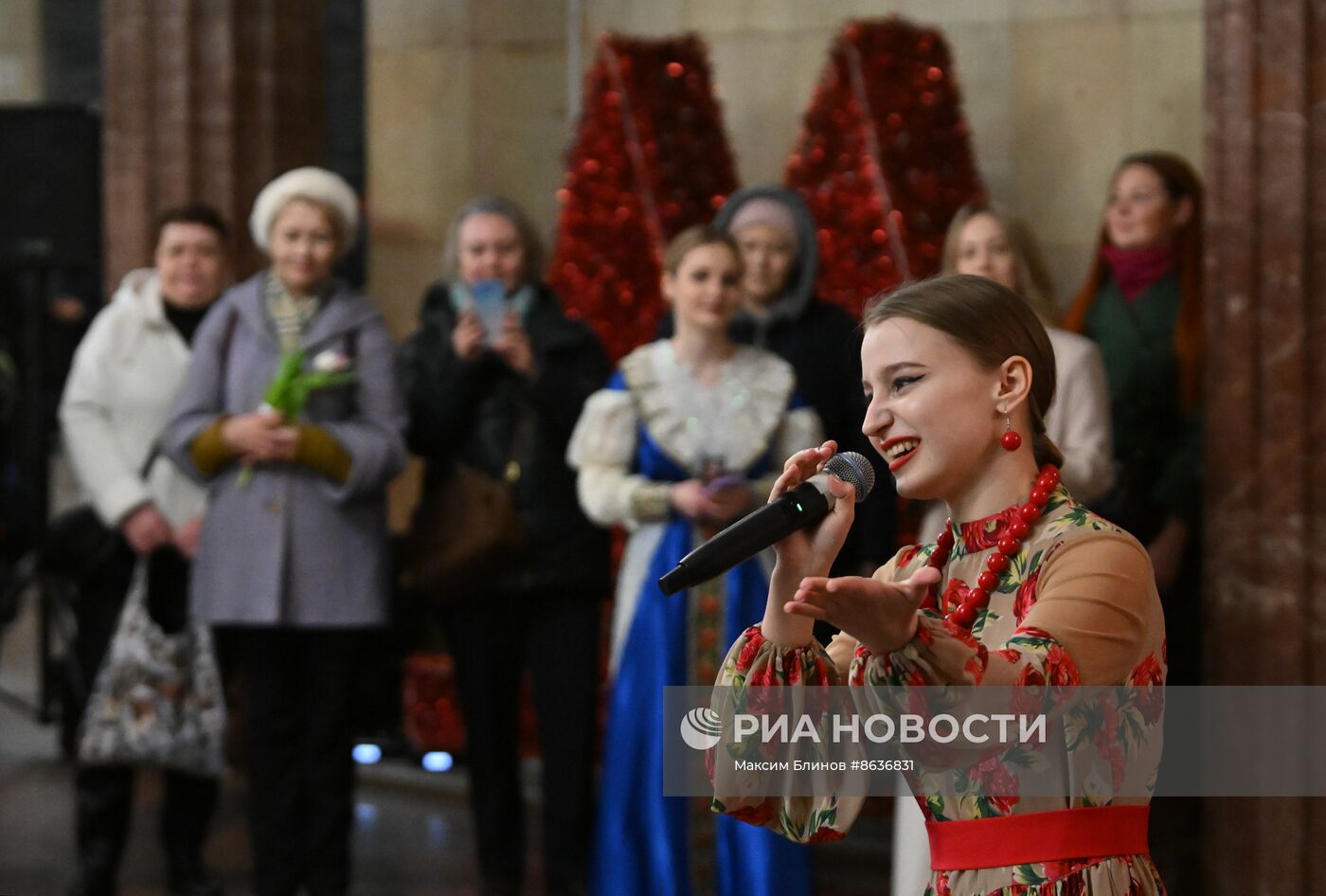 Поздравление женщин с наступающим 8 марта