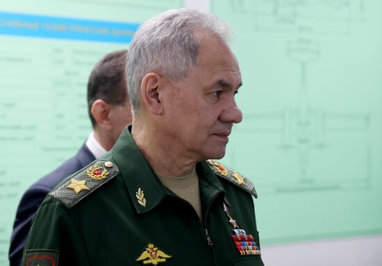 Президент РФ В. Путин посетил военное авиационное училище в Краснодаре