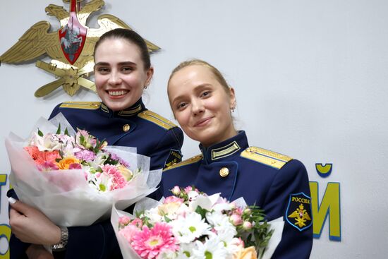 Президент РФ В. Путин посетил военное авиационное училище в Краснодаре