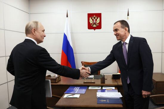 Президент РФ В. Путин встретился с губернатором Краснодарского края В. Кондратьевым