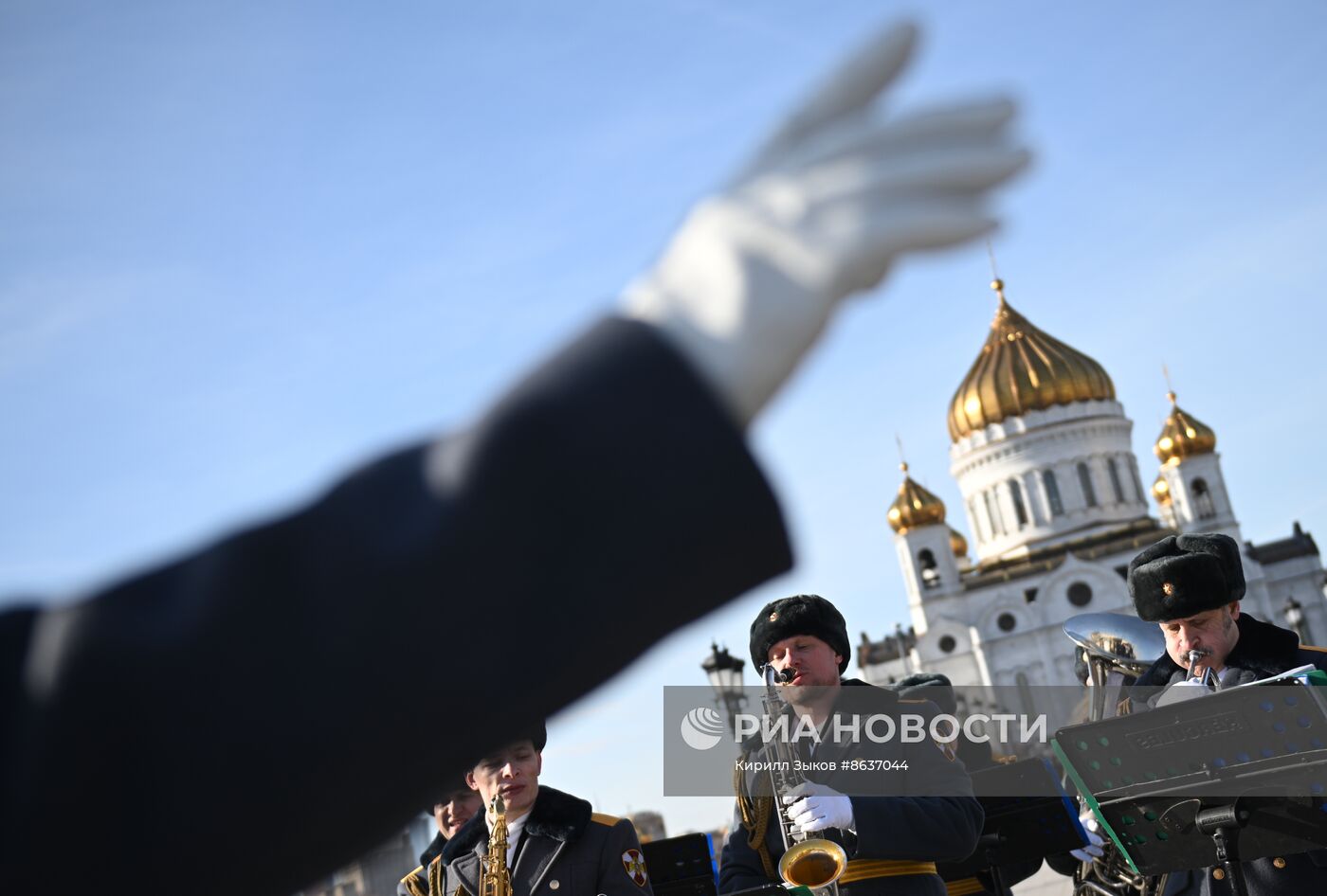 Поздравление женщин с наступающим 8 марта