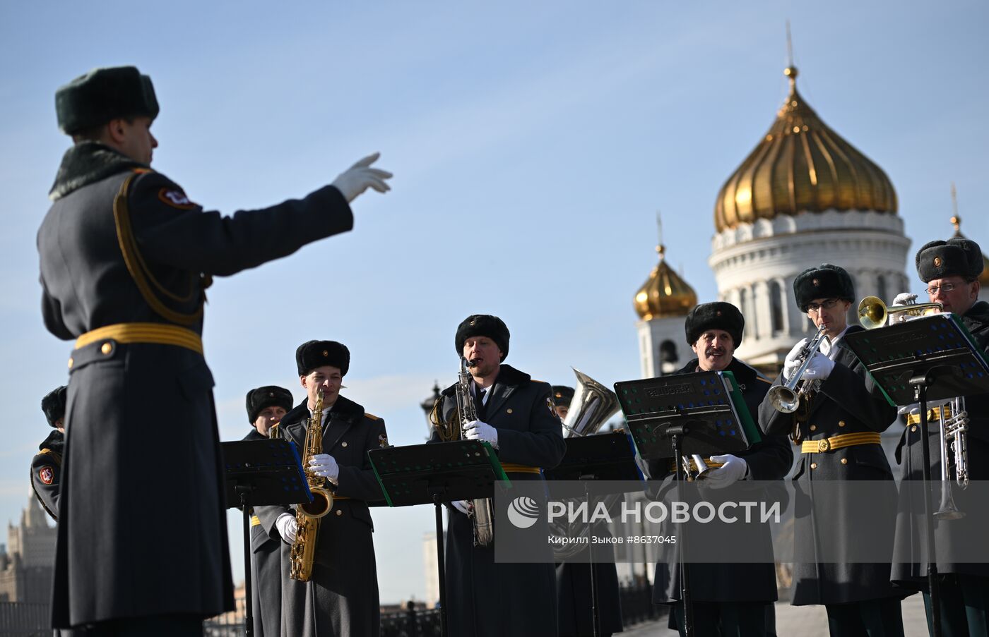 Поздравление женщин с наступающим 8 марта