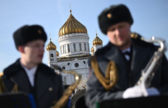 Поздравление женщин с наступающим 8 марта