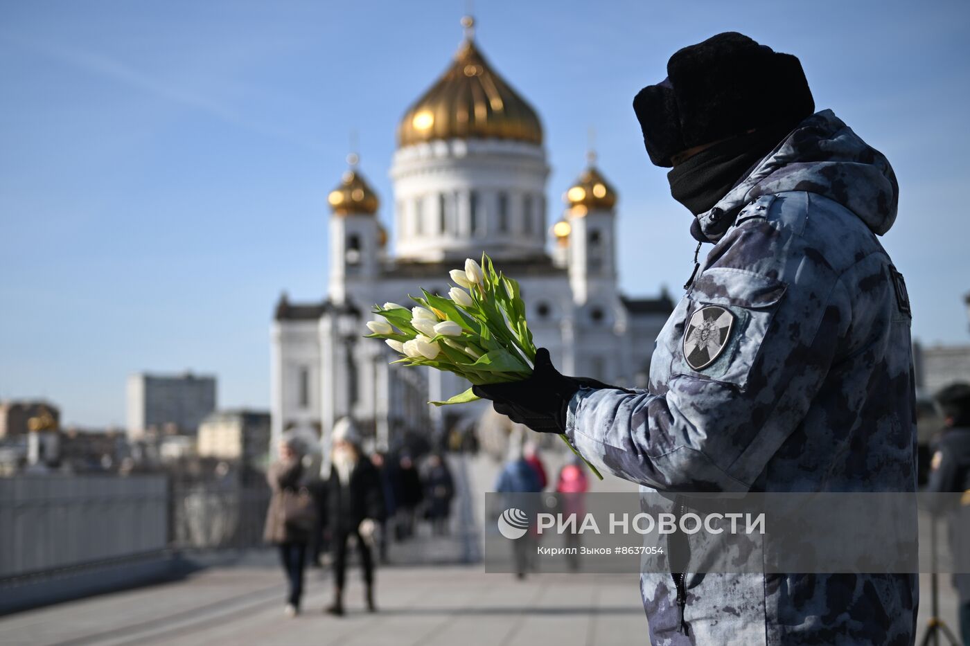 Поздравление женщин с наступающим 8 марта