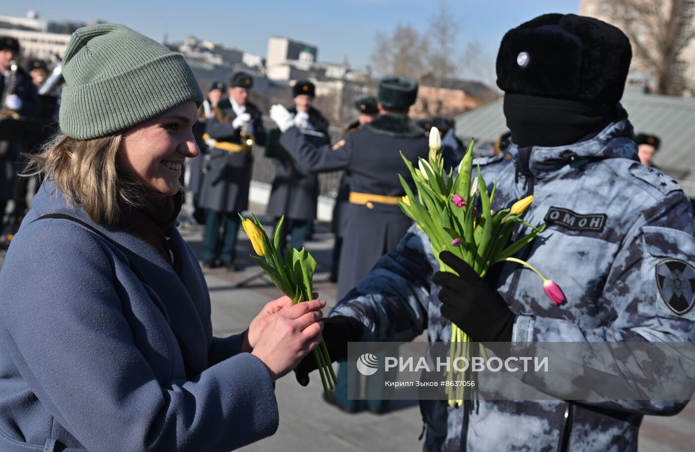 Поздравление женщин с наступающим 8 марта