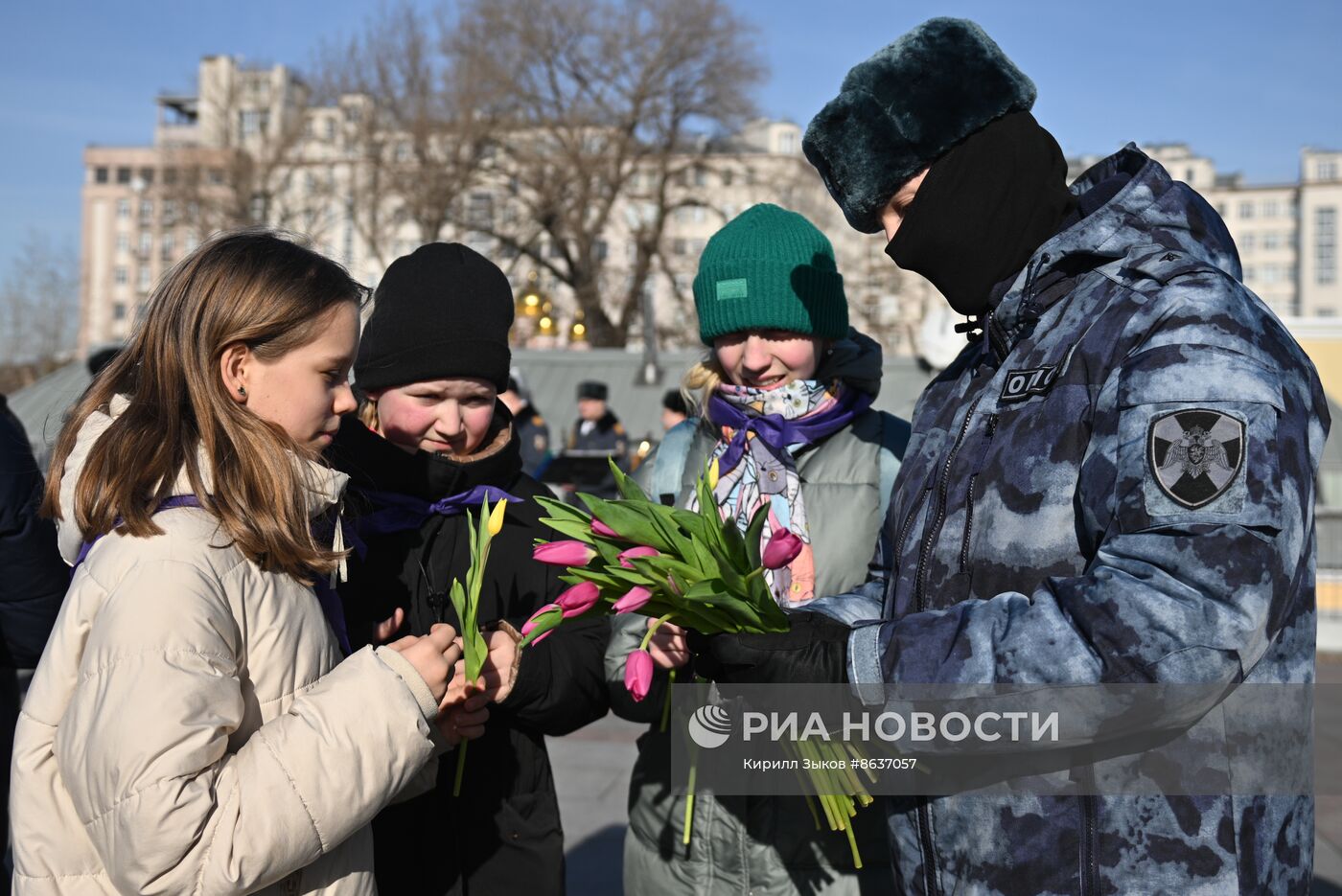 Поздравление женщин с наступающим 8 марта