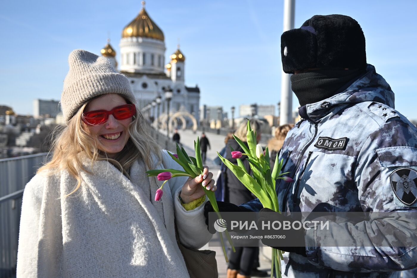 Поздравление женщин с наступающим 8 марта