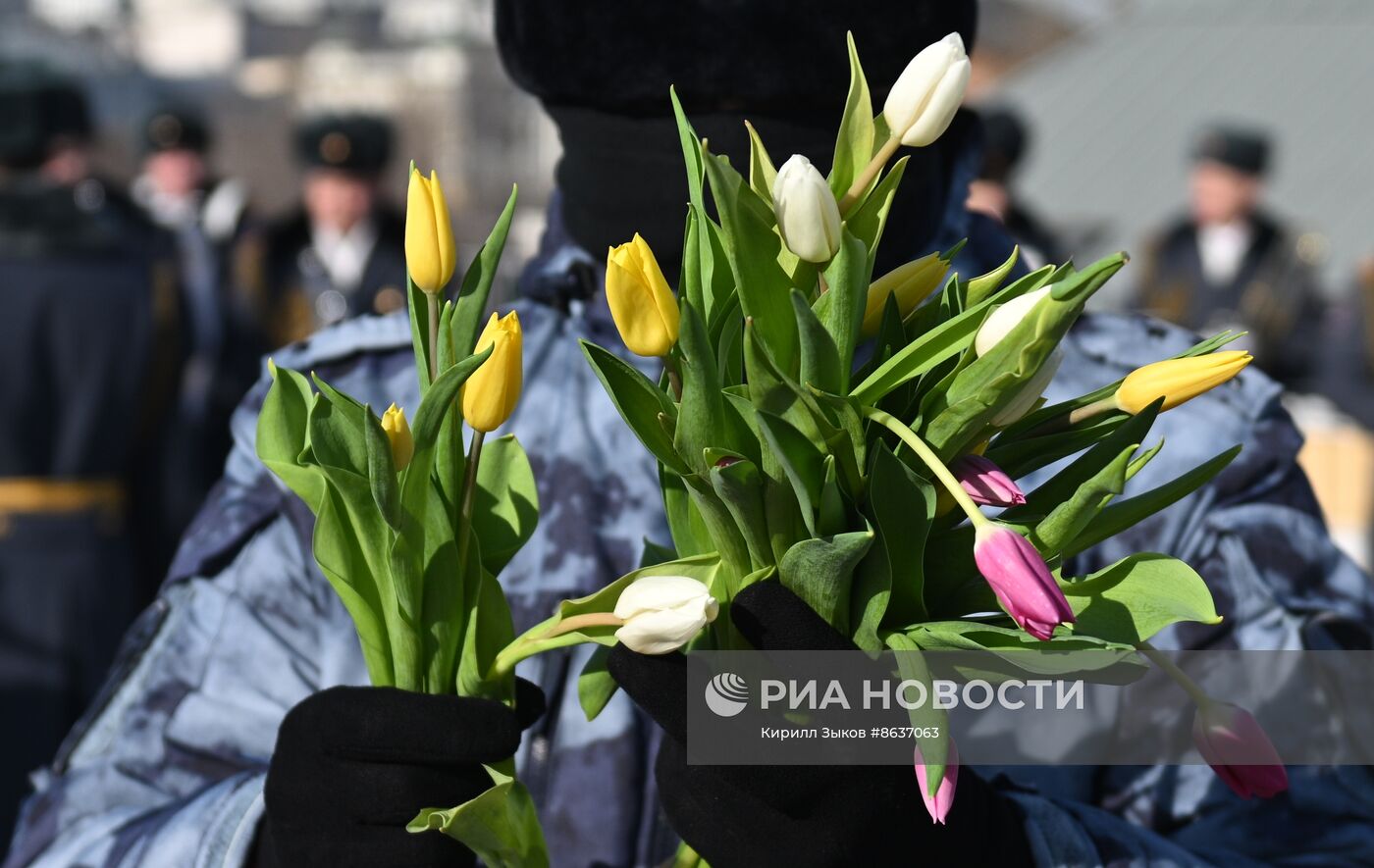 Поздравление женщин с наступающим 8 марта