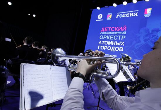 Выставка "Россия". Концерт Детского симфонического оркестра "атомных" городов