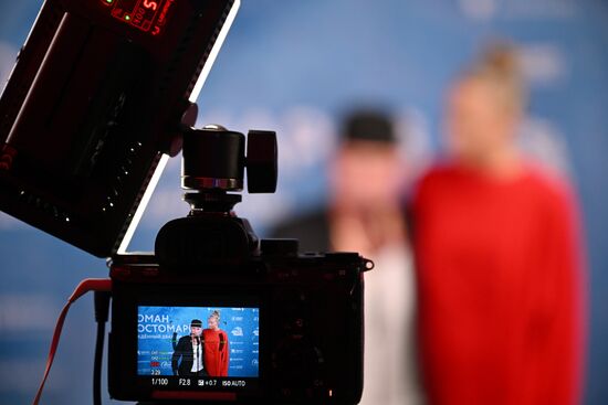 Международная выставка-форум "Россия"
Премьера документального фильма "Роман Костомаров: Рожденный дважды", павильон №75
Роман Костомаров, олимпийский чемпион по фигурному катанию, двукратный чемпион мира, трехкратный чемпион Европы
Оксана Домнина, олимпийская чемпионка по фигурному катанию, двукратная чемпионка мира, трехкратная чемпионка Европы Место: Россия, Москва. Автор: Григорий Сысоев/РИА Новости. Выставка "Россия". Премьера документального фильма "Роман Костомаров: Рожденный дважды"